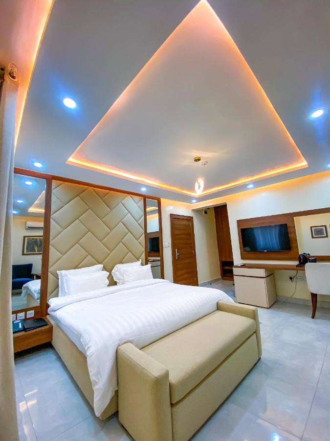 Plush Hotel,Abuja Esterno foto