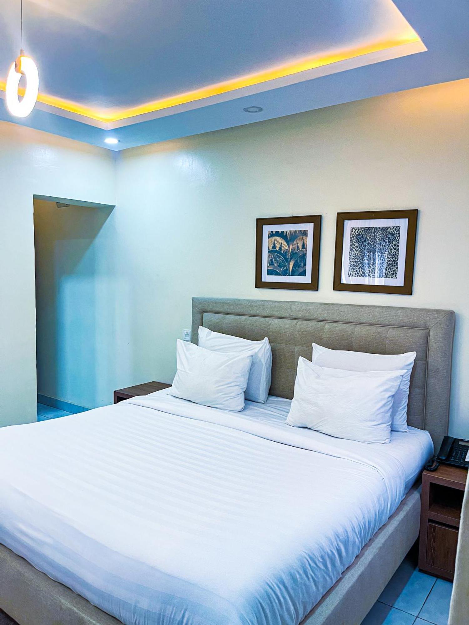 Plush Hotel,Abuja Esterno foto