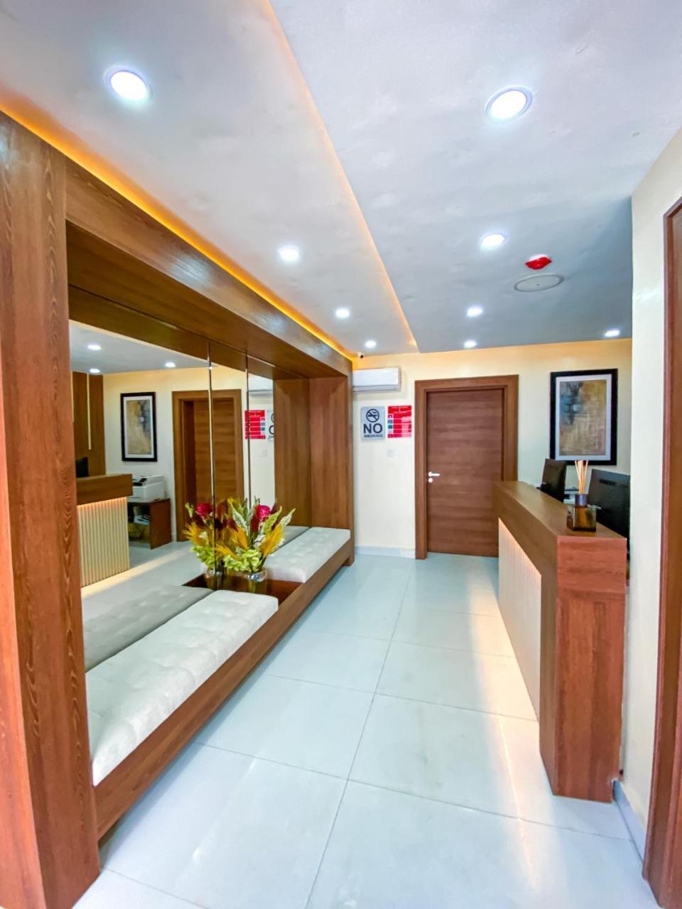 Plush Hotel,Abuja Esterno foto